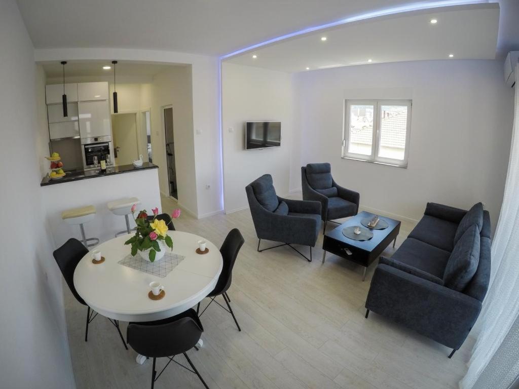 Apartments Tila Τρέμπινιε Εξωτερικό φωτογραφία