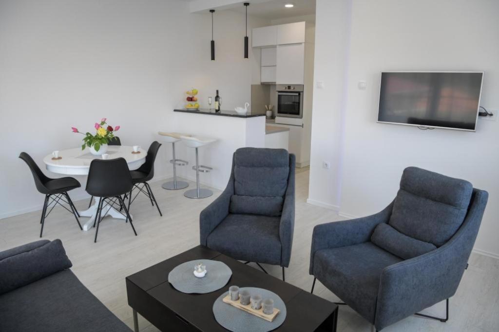 Apartments Tila Τρέμπινιε Εξωτερικό φωτογραφία